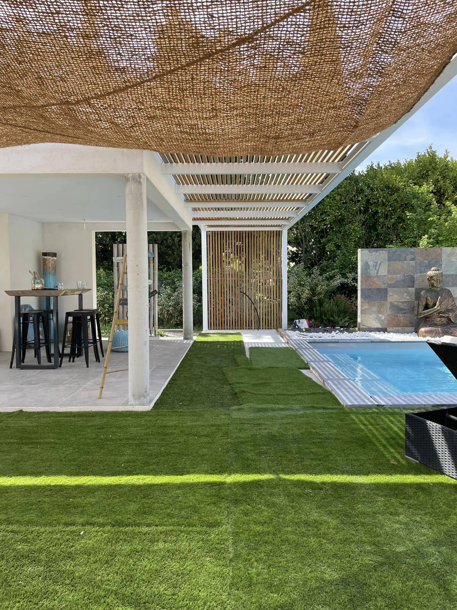 pergola en fer blanc sur mesure et bois