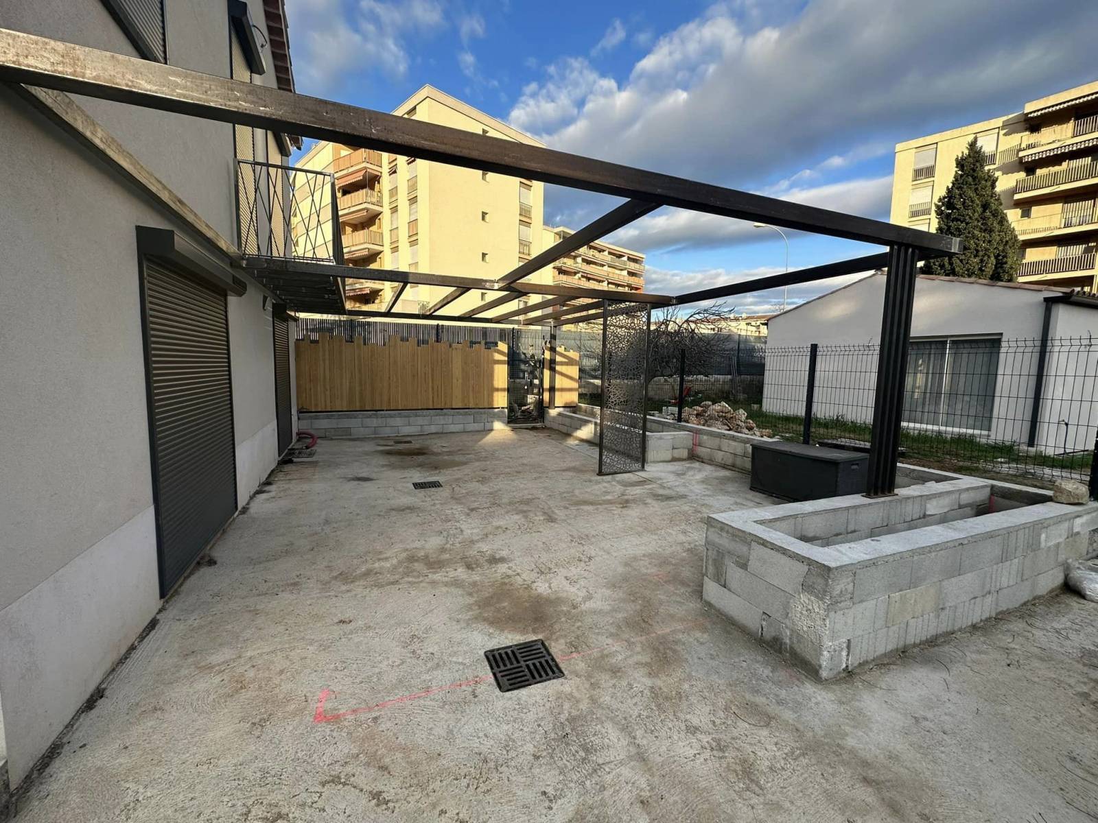 pergola sur mesure avec balcon hyeres