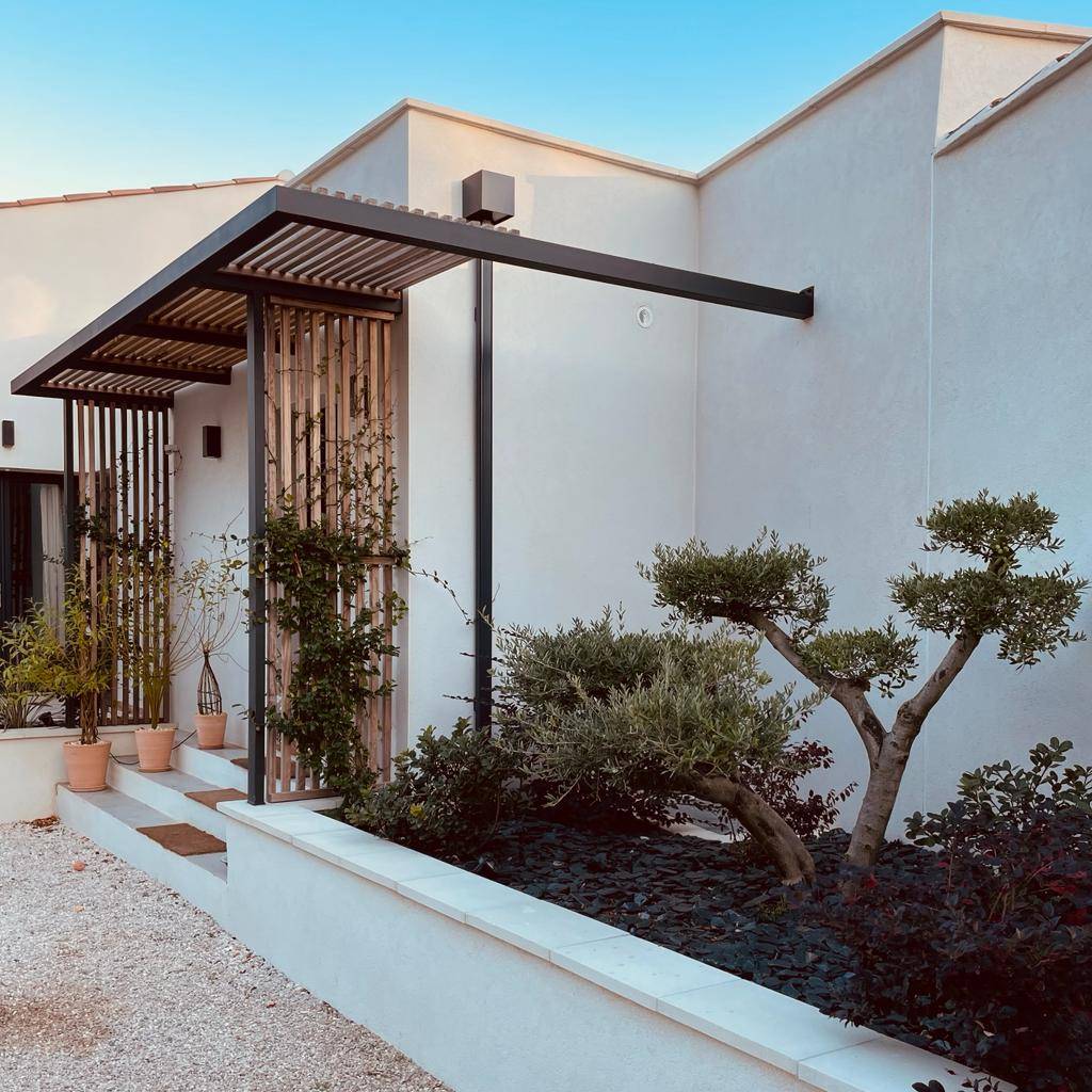 pergola sur mesure pour porche d'entrée