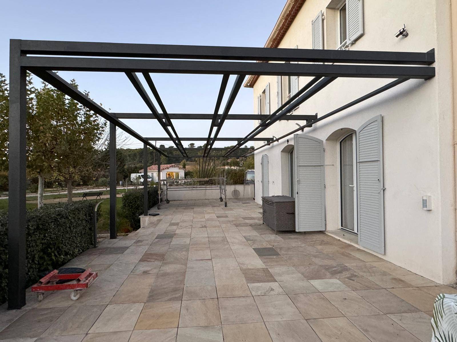 pergola de grande taille cabries