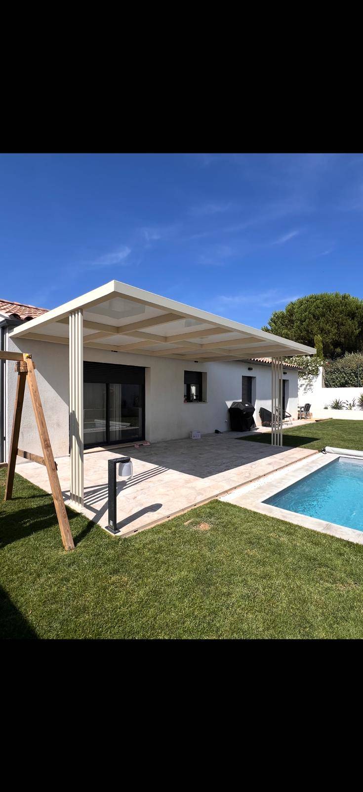 pergola en dibond sur mesure installée à Aix en Provence