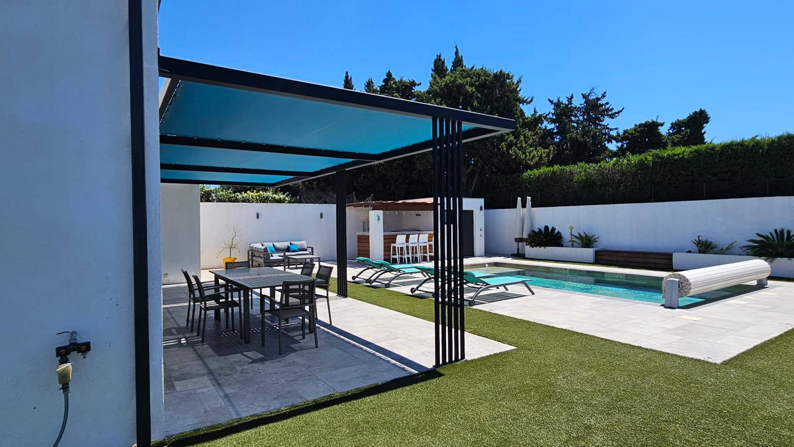 pergola en acier sur mesure avec toile tendue eguilles