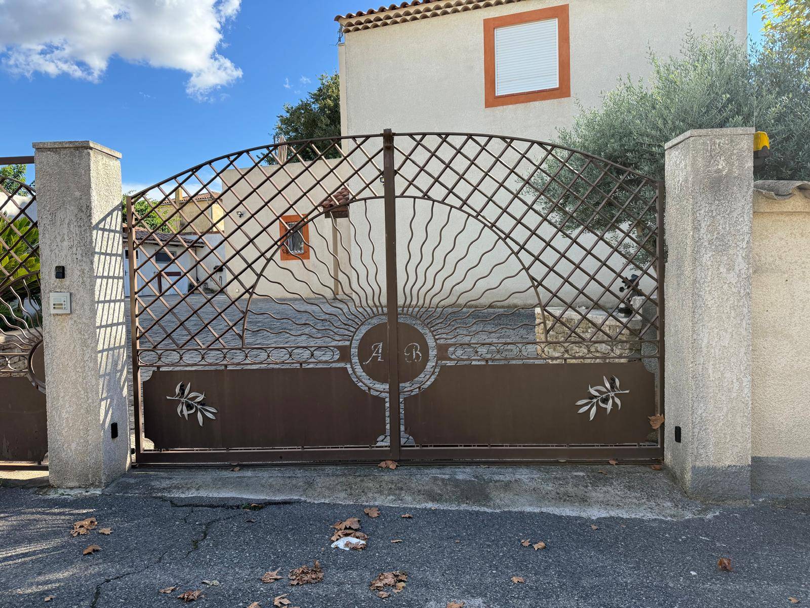 portail avec décoration personnalisée sur mesure Rognac Marseille