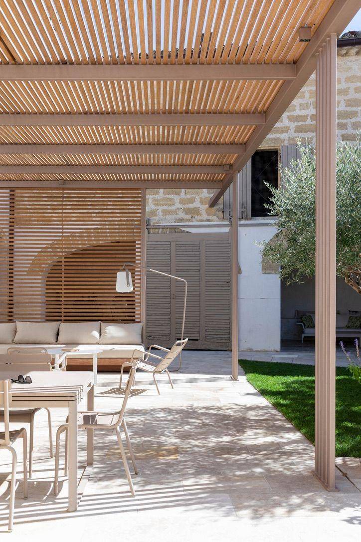 pergola bois et acier avec claustra intégré Saint Rémy de Provence