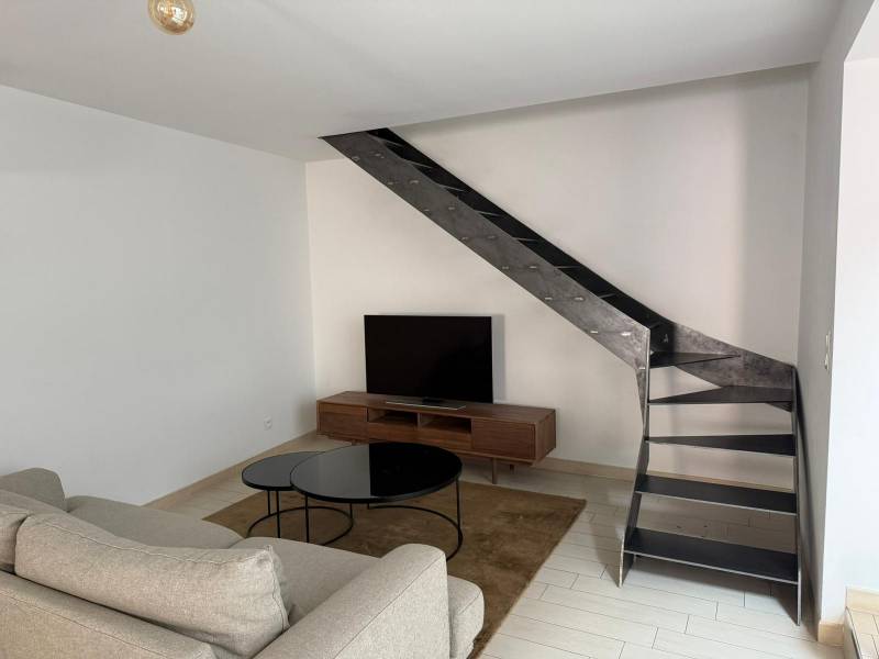 escalier sur mesure en acier, quart tournant double limont Rognac dans les Bouches du Rhone