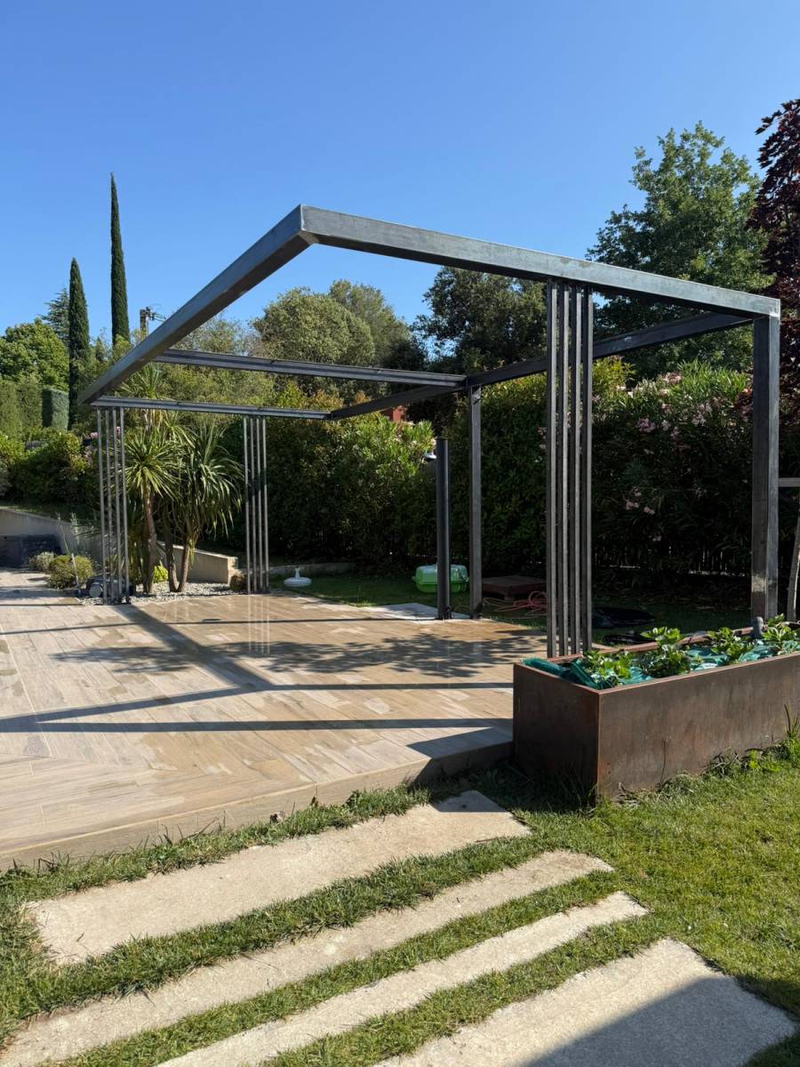 pergola en acier sur mesure Aix en Provence
