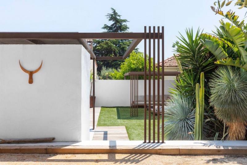 pergola acier sur mesure Saint Rémy de Provence dans les Alpilles