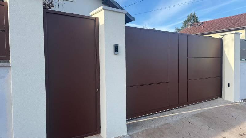 portail coulissant et portillon en acier thermolaqué fabriqués et posés à Saint-Cannat