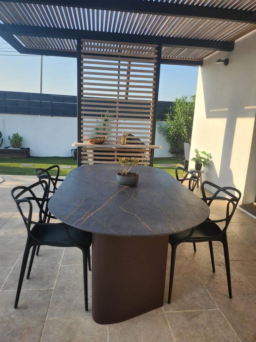 Pergola bois et acier sur mesure avec pied multifonction et tablette intégrée